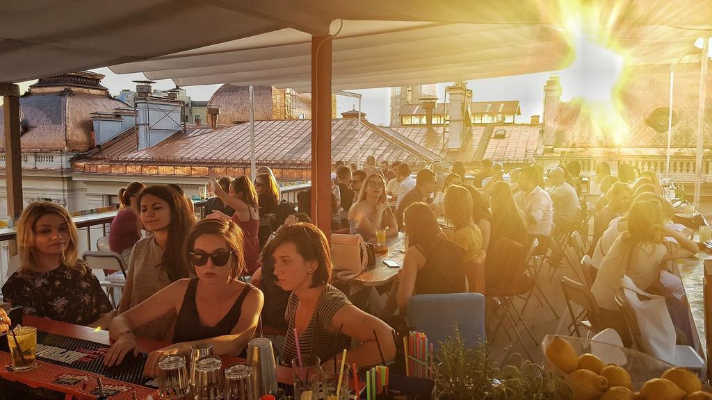 Pura Vida Sky Bar & Hostel Bukarest Kültér fotó